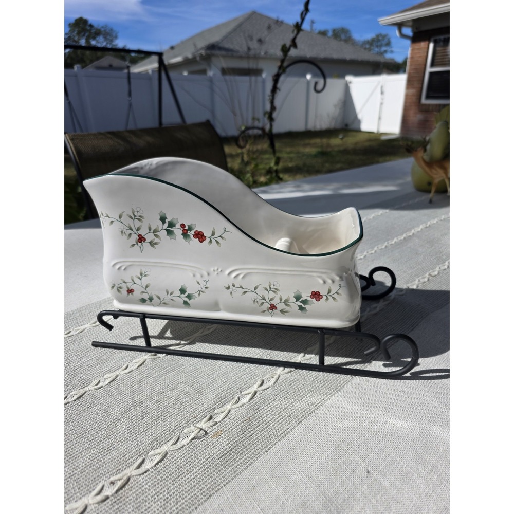 Pfaltzgraff Winterberry VTG Christmas Sleigh Server Bowl w Metal Stand 14" Decor